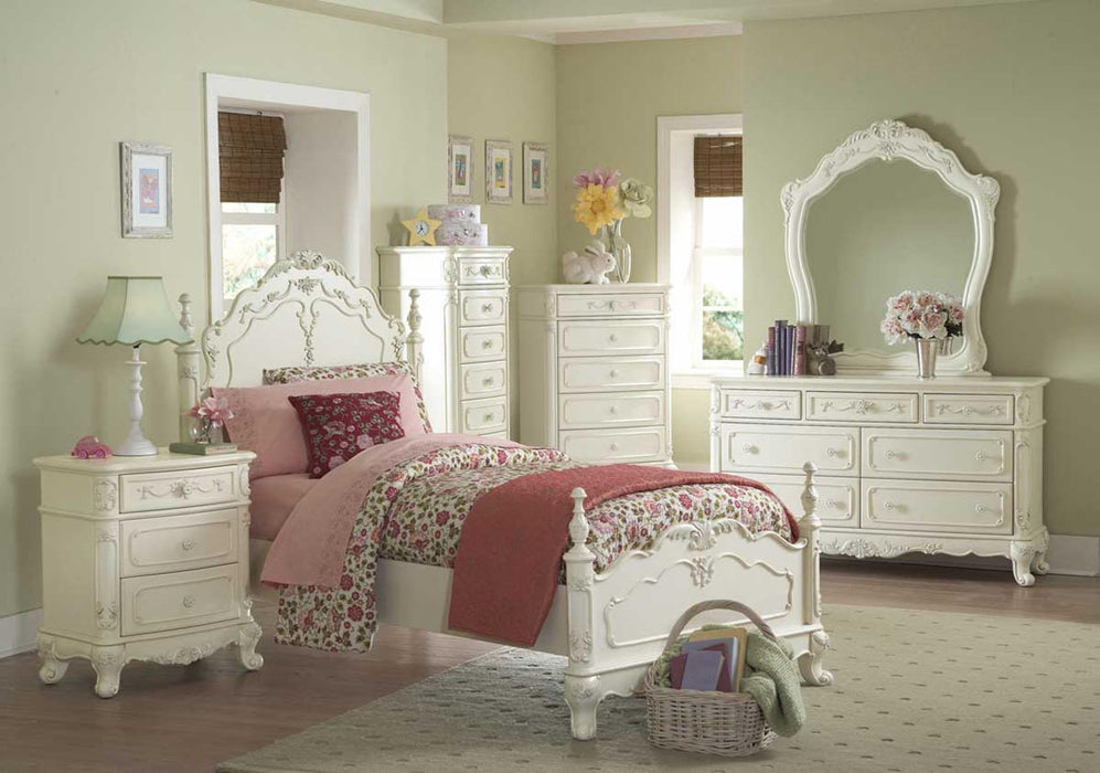 Cinderella Full Poster Bed in Antique White 1386FNW-1*